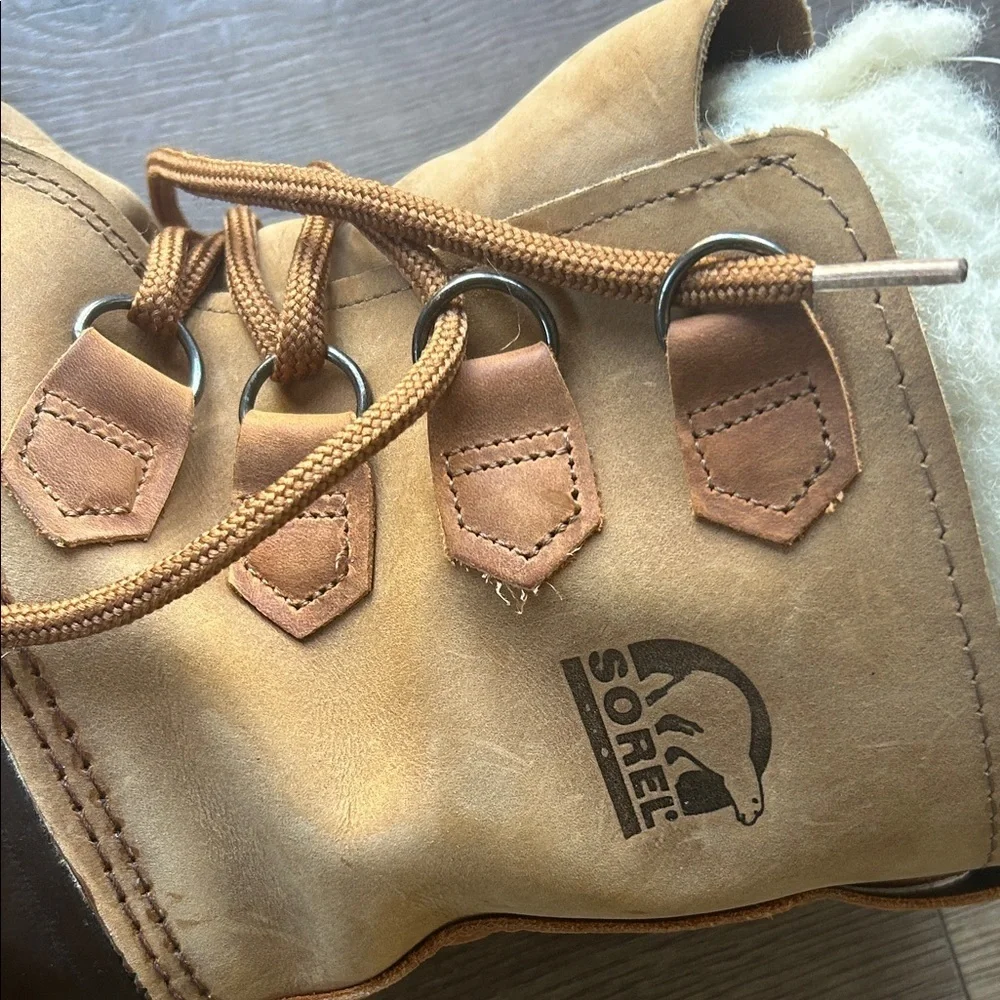 Sorel Tan and Brown Wool  Boots ! Size 7